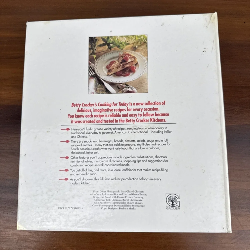 Vintage 1992 Betty Crocker's Cooking For Today Cookbook 3-Ring Binder‎